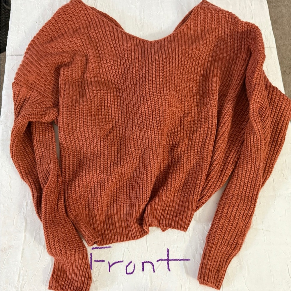 Main Strip V-Neck Sweater in Warm Rust